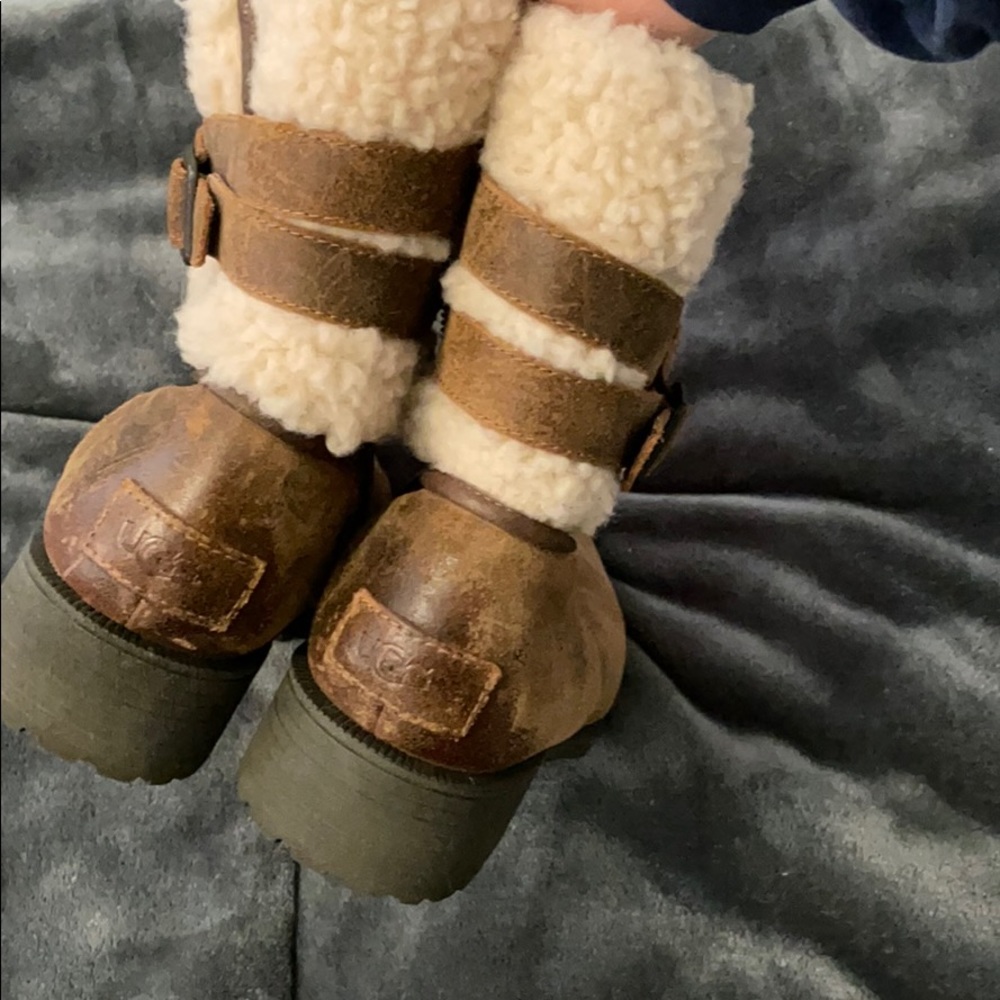 UGG boot - Picture 3 of 5